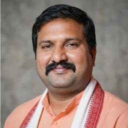 श्री हर्ष वर्धन वार्ष्णेय - अध्यक्ष